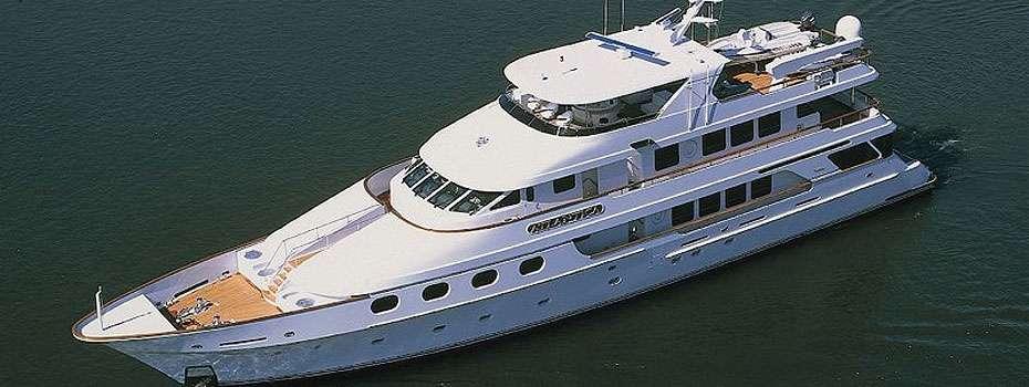 motor yacht queen d